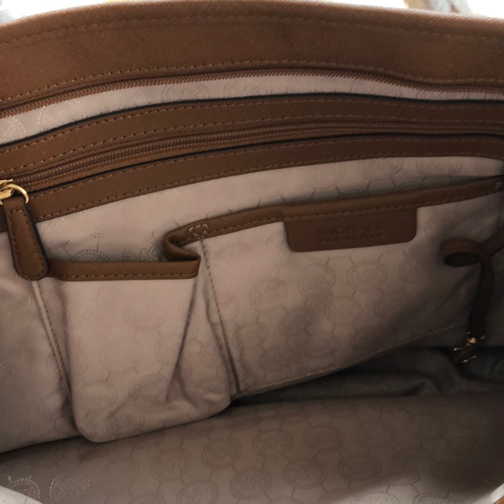 AUTHENTIC NEW Michael Kors Jet Set Travel Bag - Picture 5 of 8